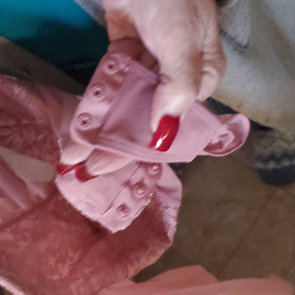 BNWT laceBodysuit ,3 easy to reach snaps closed - Picture 4 of 8